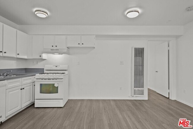 Building Photo - 14333 Haynes St