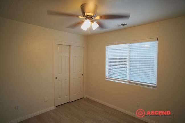 Building Photo - Move-in Ready 2 Story Home in Desirable Neighborhood!