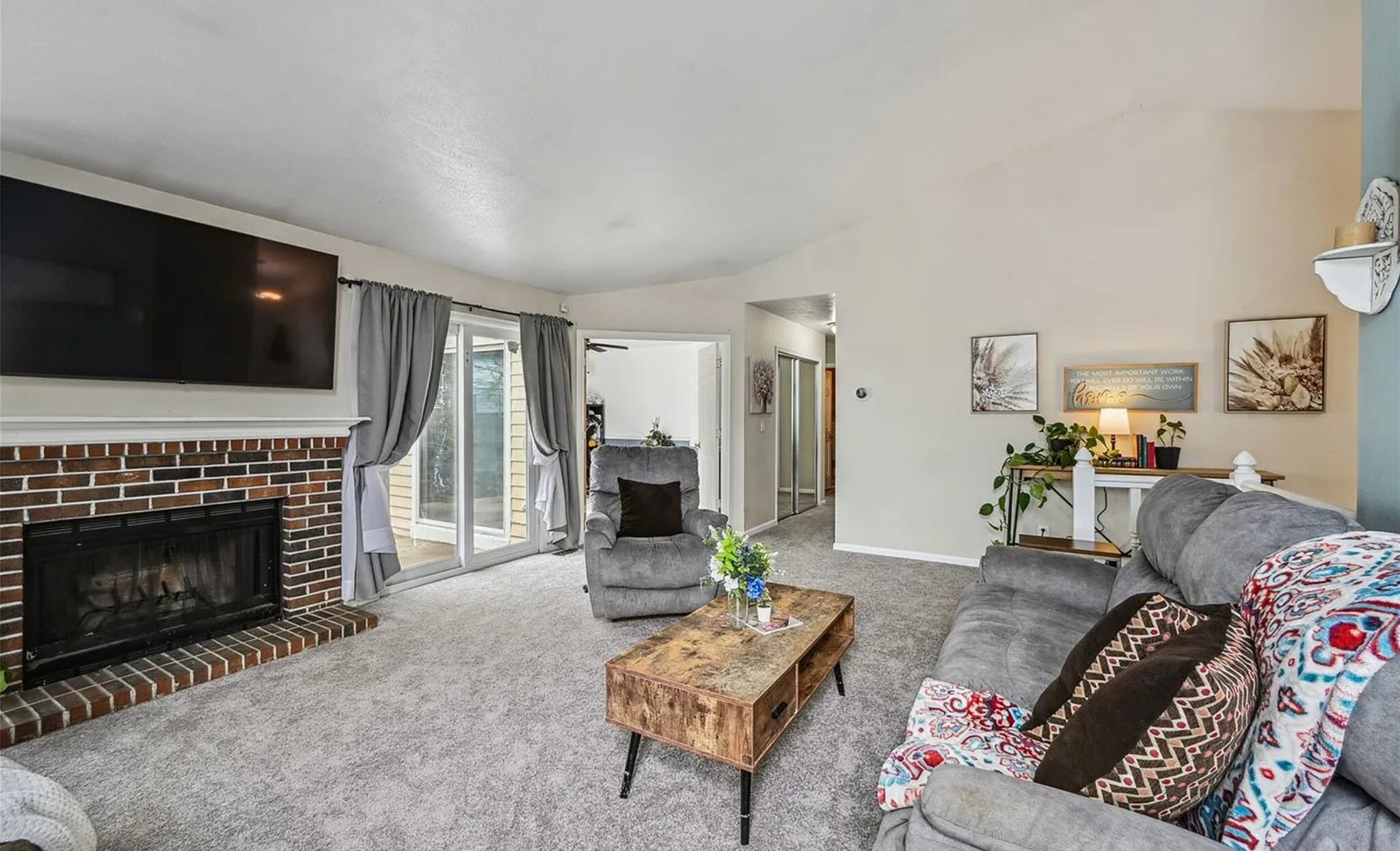 Building Photo - 646 S Joplin St