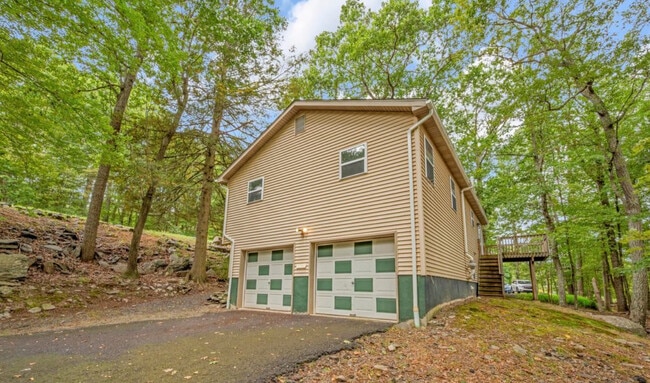 Building Photo - 314 Overlook Dr