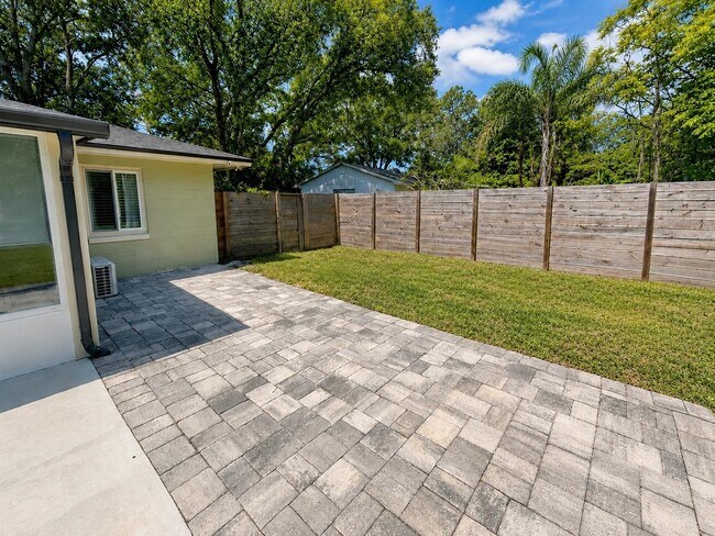Building Photo - 534 Sevilla Dr