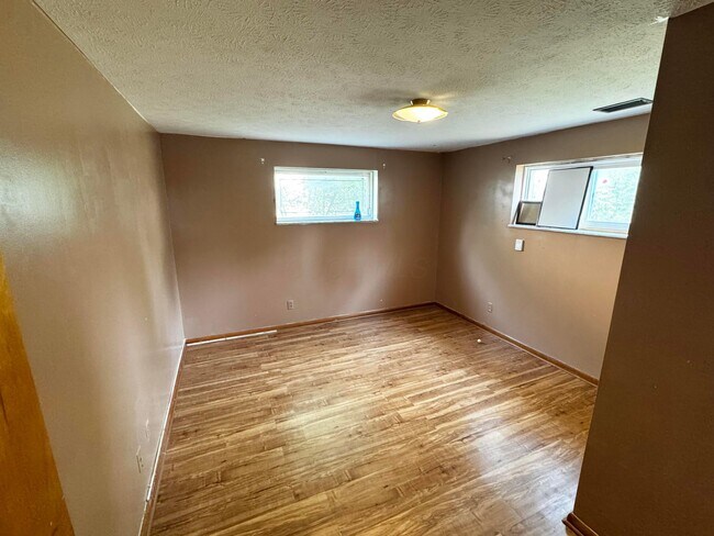 Building Photo - 4687 Julian Dr