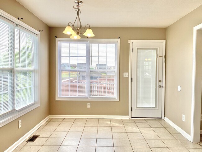 Building Photo - Flagstone Drive