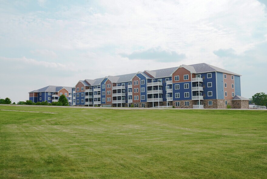 Building Photo - Falcon Ridge Apartments
