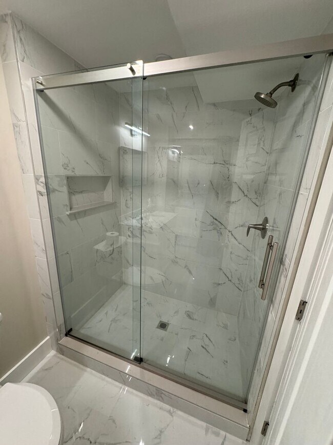 Building Photo - June 1st-ish Renovated 3 Bed/2 Bath A+ Location Worthington St