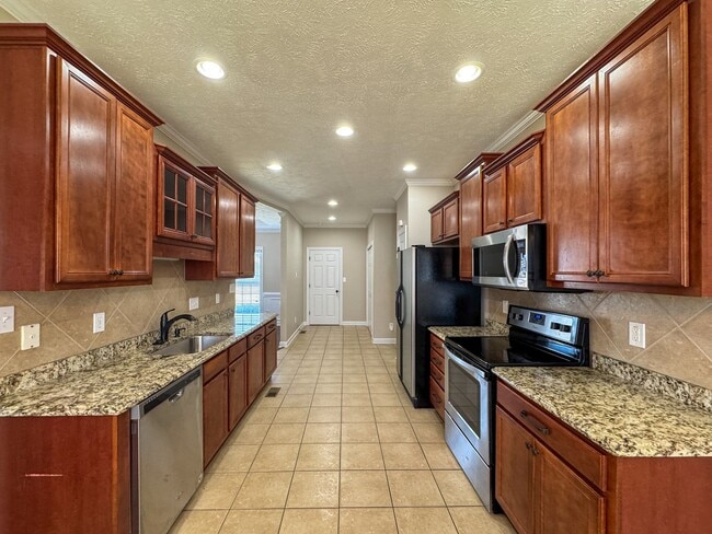 Building Photo - Beautiful 4 Bed, 2 Bath Home in Jack Britt