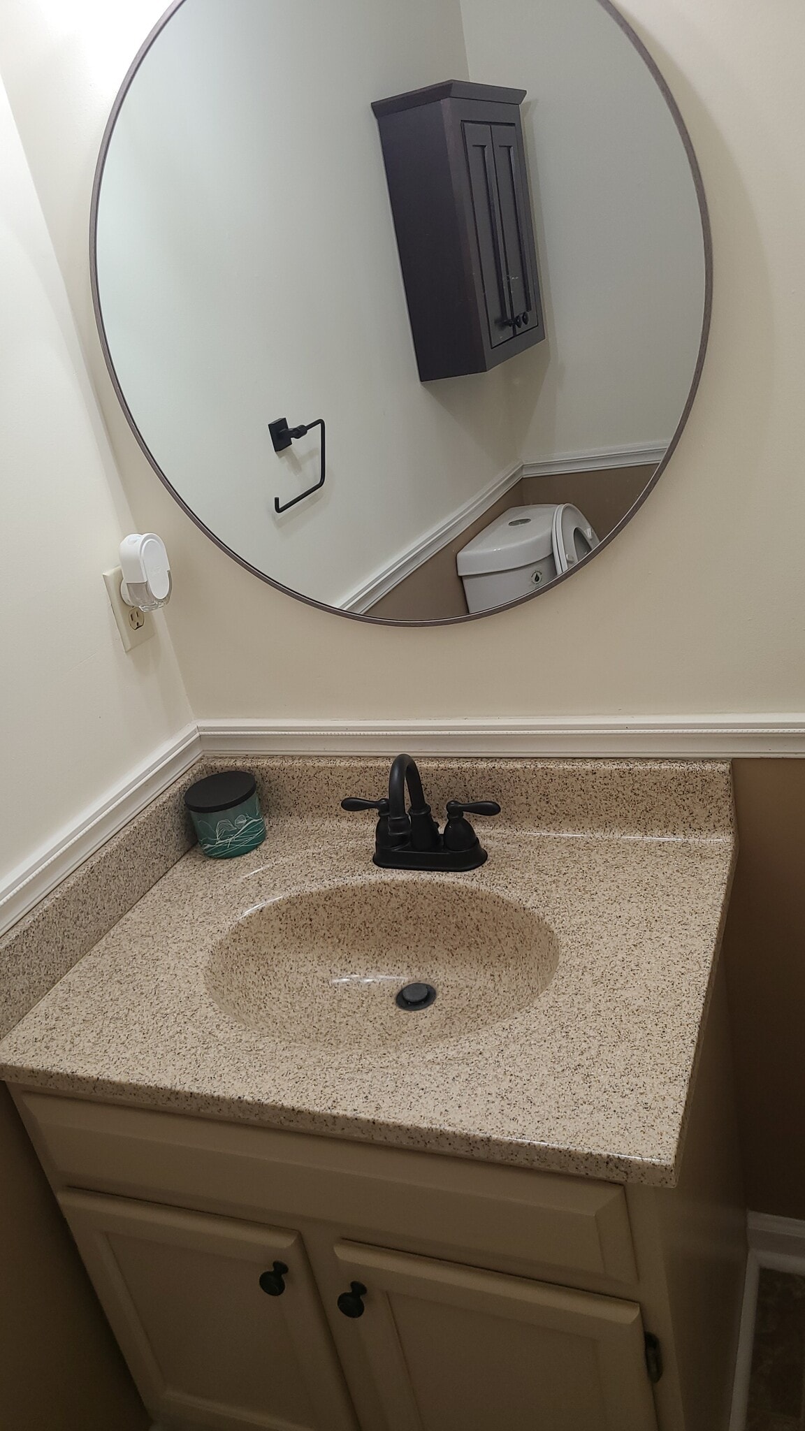 Half bath2 - 1526 Old Oak Ln