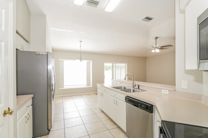 Building Photo - 4649 Roundview Ct