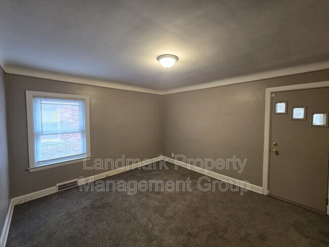 Building Photo - 9657 Outer Dr E