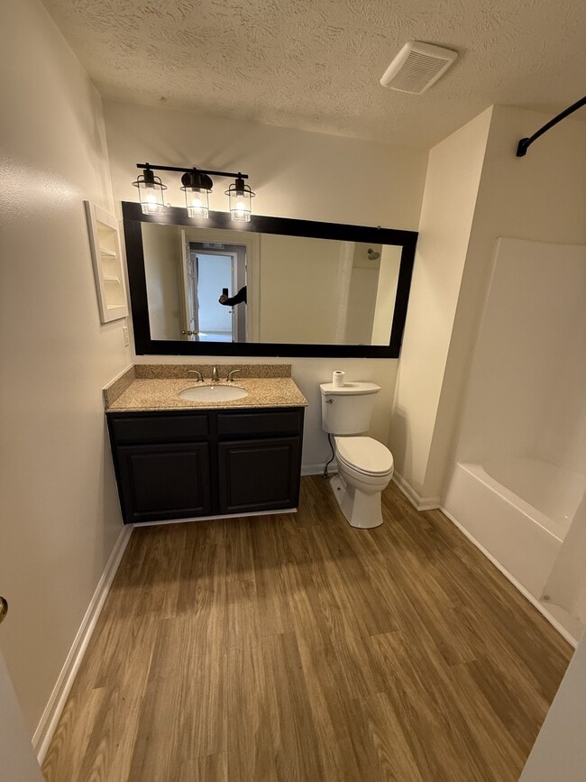 Building Photo - 914 Carom Cir