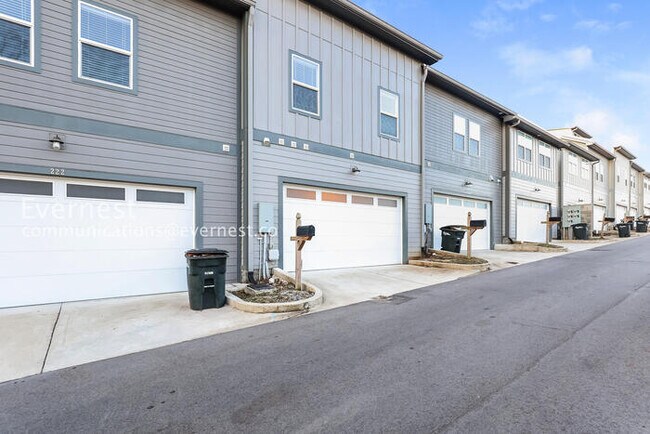 Building Photo - 220 Croleywood Ln