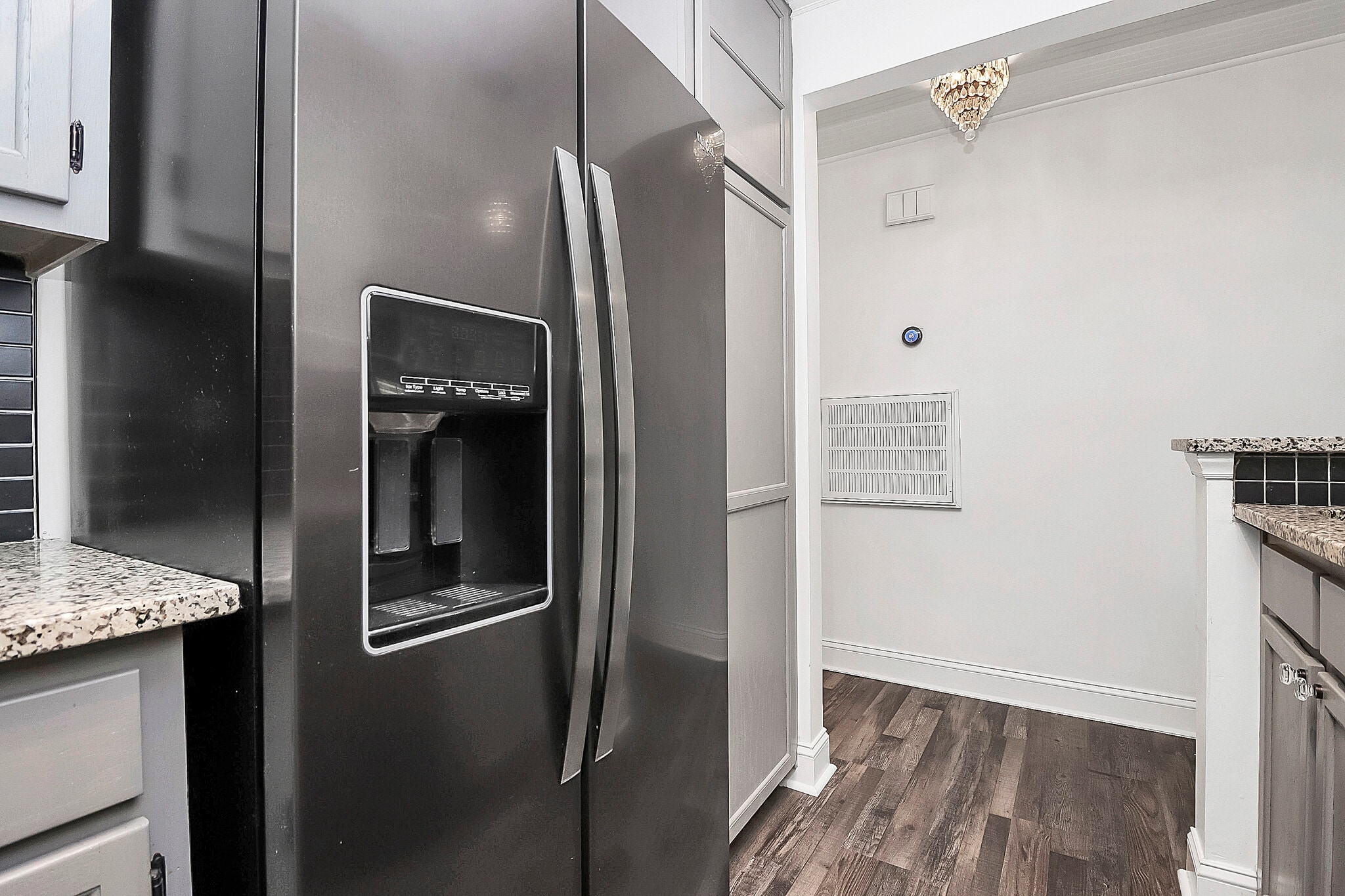 Building Photo - 1109 E Morehead St