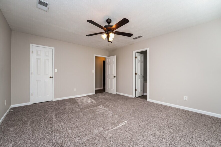 Building Photo - 2130 Grayfield Dr