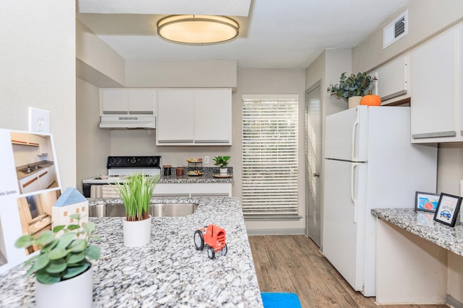 Building Photo - Montebello Gardens