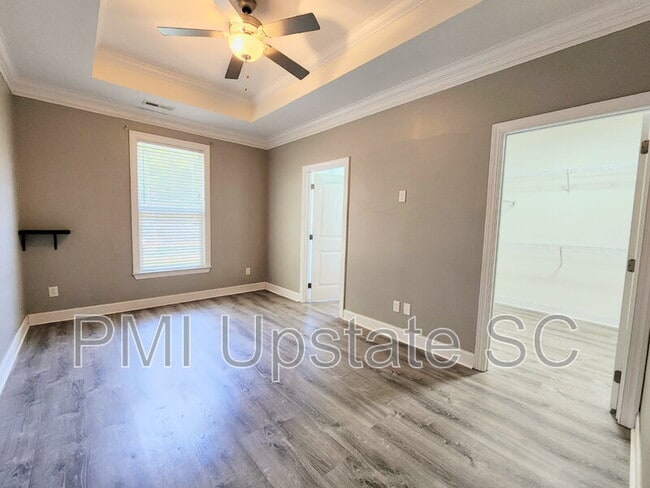 Building Photo - 1039 Blythwood Dr