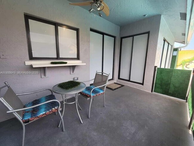 Building Photo - 270 SE 7th St