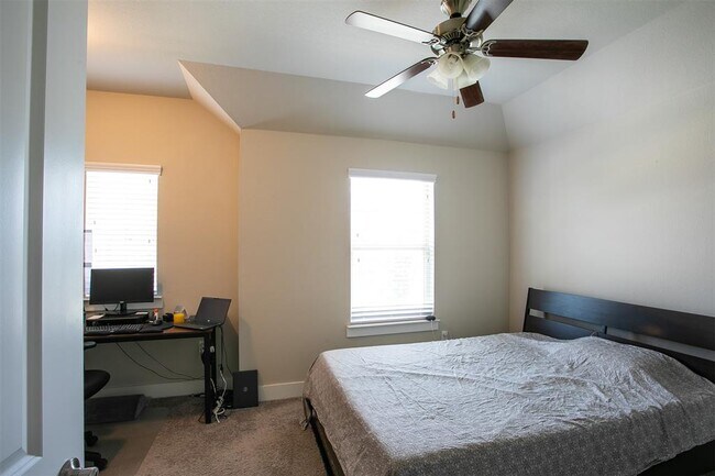 Building Photo - 9711 McKnight Lp