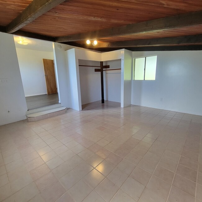 Building Photo - 15-1662-1662 Paradise Dr