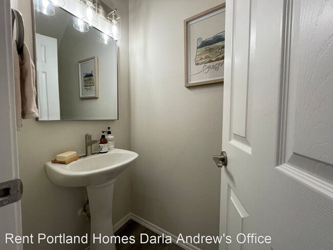 Building Photo - 3 br, 2.5 bath House - 17625 SW September Ln