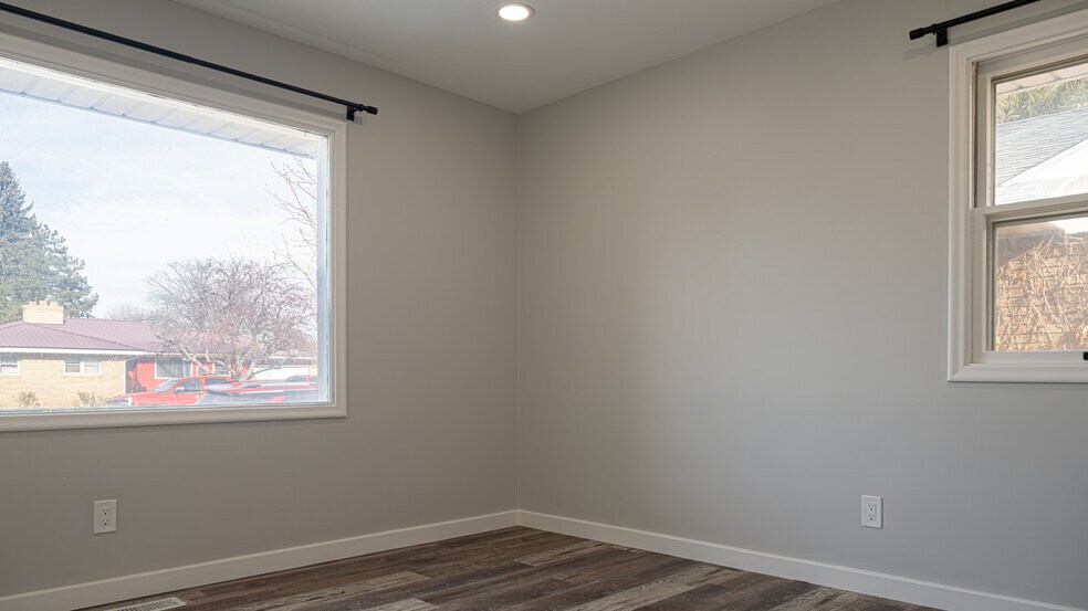 Building Photo - 920 9th St