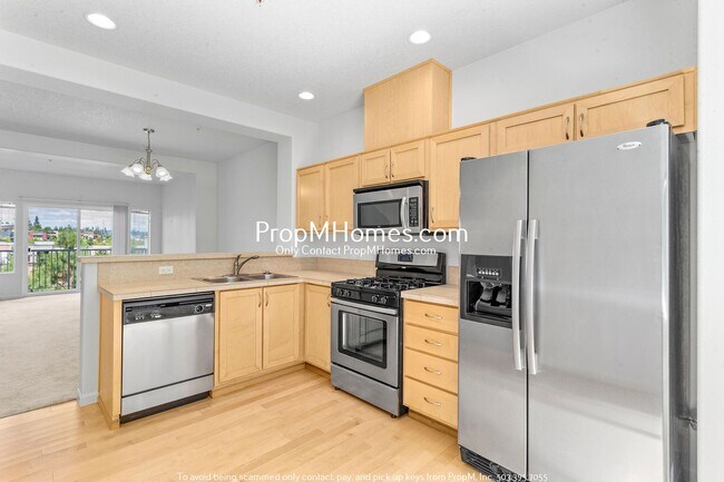 Building Photo - Two Bedroom Condo in Progress Ridge - Lake...