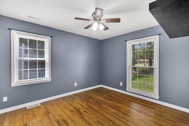 Building Photo - Adorable Brick Ranch- Piney Green Area