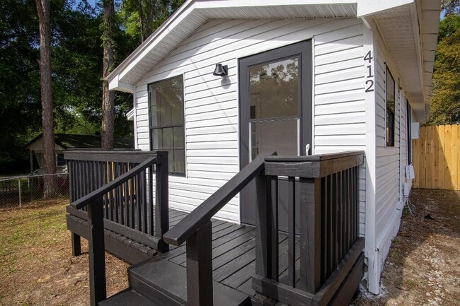 Building Photo - 412 Church St