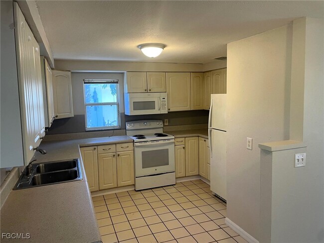 Building Photo - 2173 Barry Dr