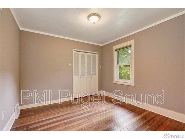 Building Photo - 1108 S Ridgewood Ave