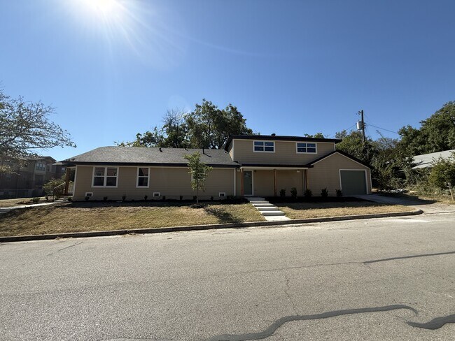 Building Photo - 2600 Townsend Dr