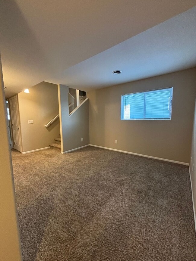 Building Photo - 3 Bedroom Townhome!