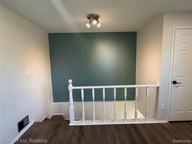 Building Photo - 204 Princeton Dr