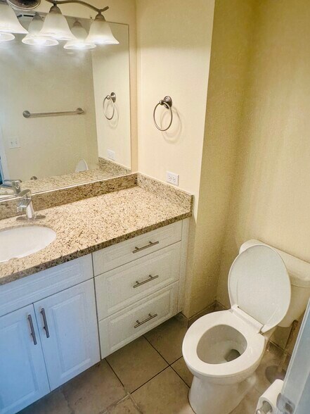 Building Photo - 2104 S Cypress Bend Dr