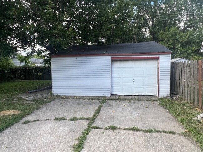 Building Photo - Remodeled 3 Bedroom Home - Available Now