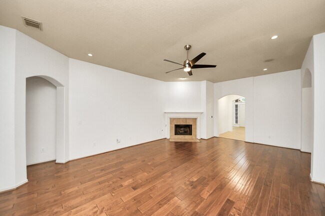 Building Photo - 42 S Lace Arbor Dr