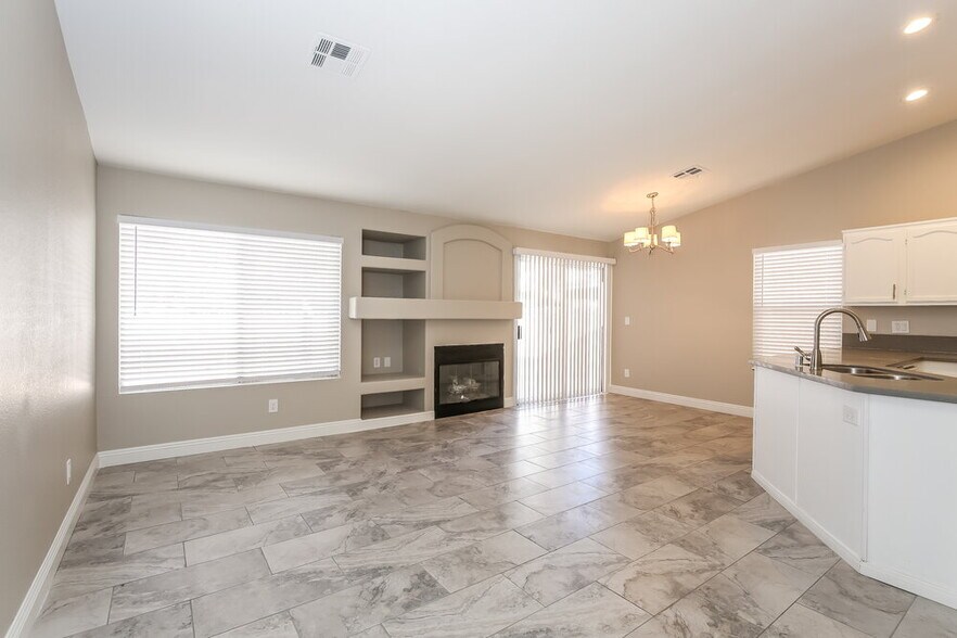 Building Photo - 2108 Farmouth Cir