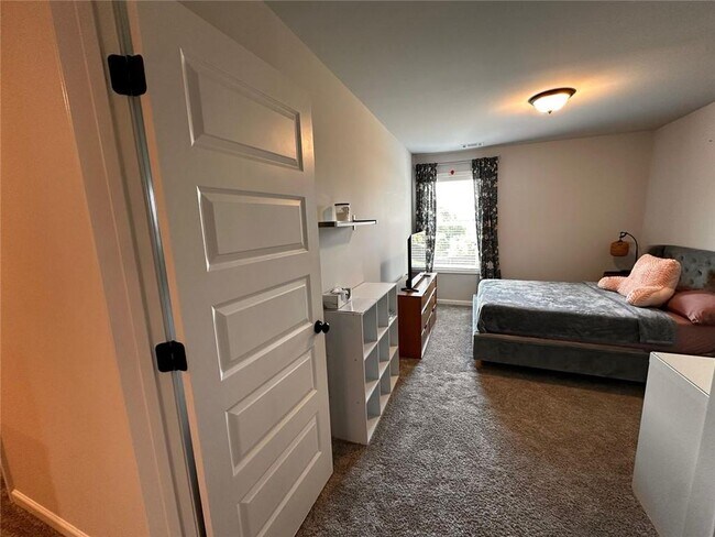 Building Photo - 325 Sterling Creek Wy