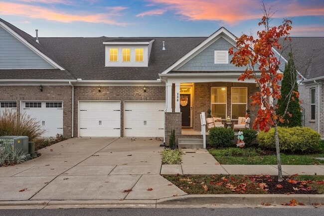 Building Photo - 250 Tanglewood Ln