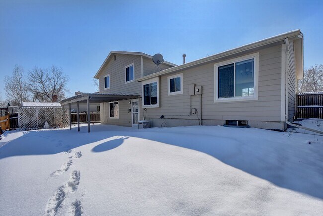 Building Photo - 4 bedroom, 3 bath home with 2 car garage