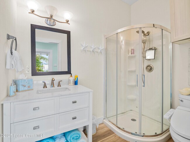 Building Photo - 165 Crispin St