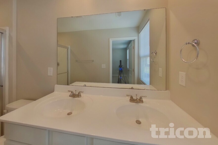 Building Photo - 5772 Camp Ct