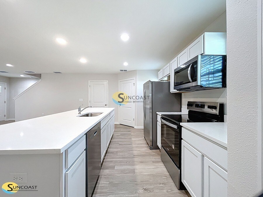 Building Photo - 3821 SW 43rd Ct