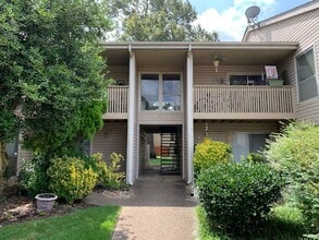 Building Photo - First Floor 2BD/2BA Condo on Memphis/Germantown Line!