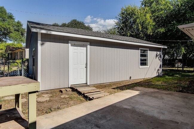 Building Photo - 614 Blueberry Ln