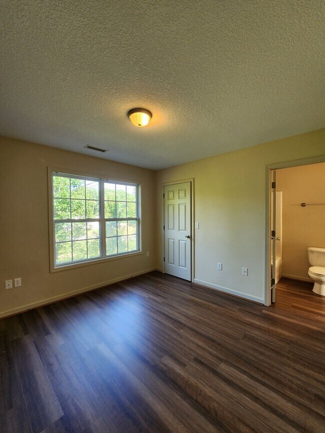 Building Photo - Townhouse Rental-Fletcher, NC