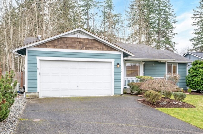 Building Photo - Spacious 3-Bedroom Home with Deck & Fenced Yard