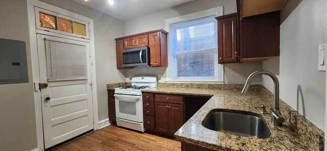 Building Photo - 1925 W Belle Plaine Ave