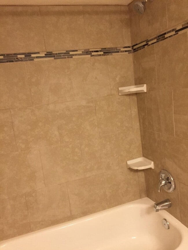 Building Photo - Fully Furnished 1BR/1BA Condo Just 3 Block...