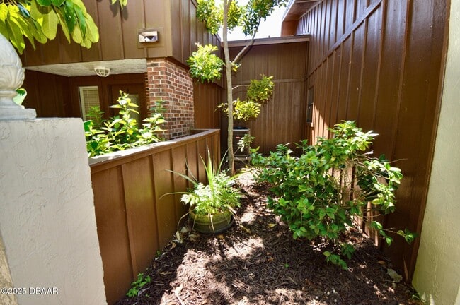 Building Photo - 10 Cherokee Trail