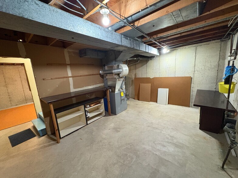 Building Photo - 356 2nd Ct